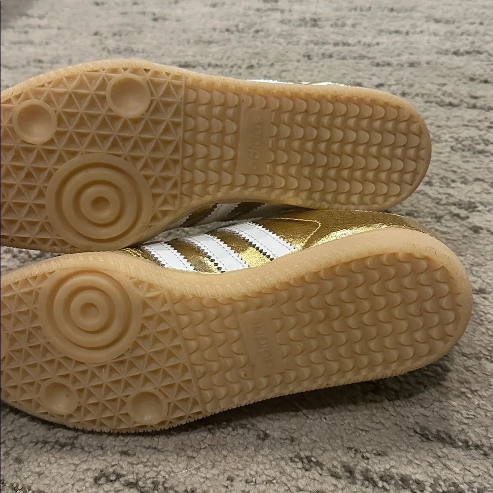 Adidas Women’s Gold Samba Shoes - Picture 3 of 5